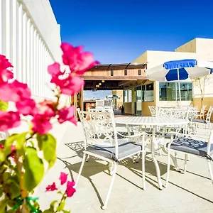 https://12-bees-hotel.quintano-roohotels.com